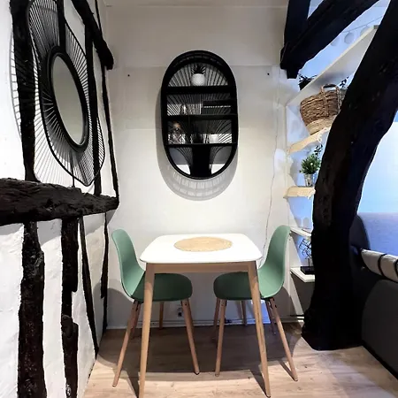 Lägenhet Vera Confortable Sous Les Combles ! *